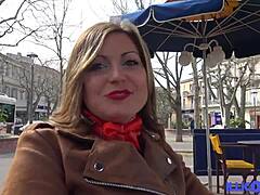 Young muse Andr�a enchants outdoors