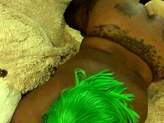 2Tone’s ebony ass in action