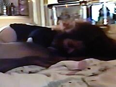 Mexicana Vanesa takes it rough and deep in bed