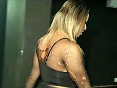 Blond beauty loves daring scenes