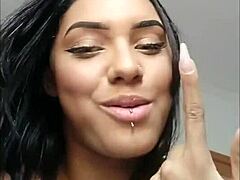 Brazilian Amateur's Tiny Curves Shine
