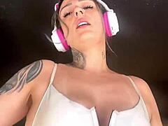 Cheeky Bodybuilder Flashes Big Tits At Gym