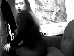 Curvy Legs Sizzle in Cam Show