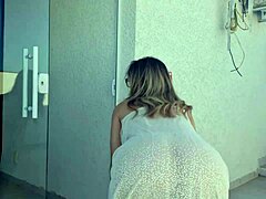 Gostosa Teases Neighbor With Big Ass Until Explosive Finish