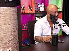 gostosa flaunts her round butt and smooth pussy - gabriel and julia