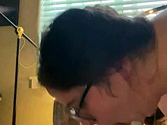 Young beauty’s suggestive throat play