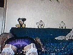 Hola, cuidando a mi hermana para que no llegue su mama y la alle en 20 dias con su compadre