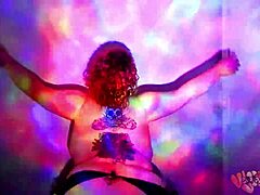 SEXY BLONDE'S OIL PLAY