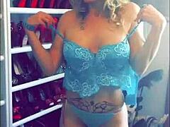 milf flashing and banging in public