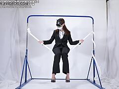 woman explores kinky rope site