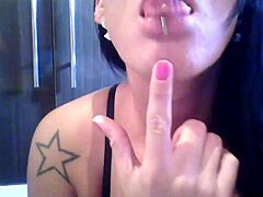 Aline Tavares, trans star shines nude