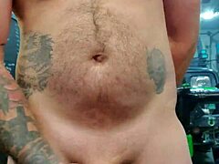 Bold Shaft Groomed in HD Detail