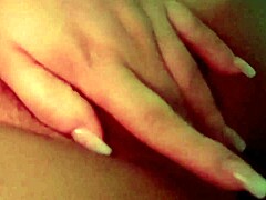 gostosa masturbating hard in solo part 2