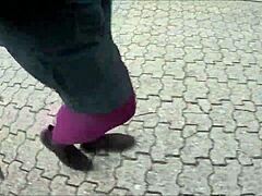 Strumpfhose Shines in Outdoor Boldness