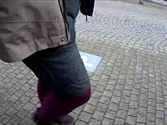Strumpfhose Shines in Outdoor Boldness