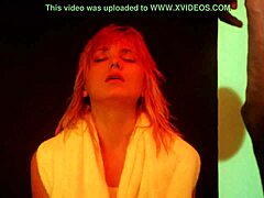 blonde’s sauna dance for thrilling night