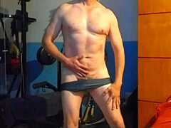 Chicos’ Sensual Webcam Striptease Dance