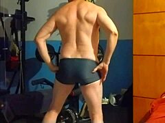 Chicos’ Sensual Webcam Striptease Dance