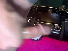Solo babe jerks off raw on camera