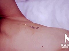 ai qiu’s asian pussy licked to climax