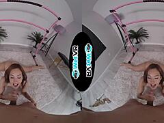 Experience VR with Petite Beauty