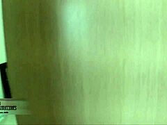 What’s my hermanastra’s intense squirt trick?
