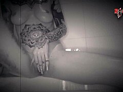 Cassidy's intimate bath tub romance