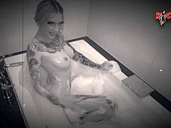Cassidy's intimate bath tub romance