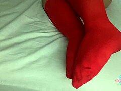 amateur latina's curvy sting moment