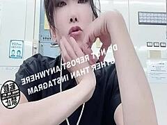 Asian office worker flaunts sexy feet