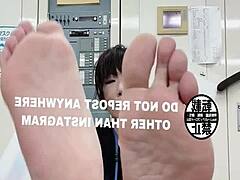 Asian office worker flaunts sexy feet