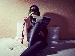 ivypoisonsex teases with ice cream in playful solo