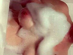 Applebottompawg Invites You for a Messy Bubble Bath Fuck