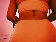 LATINA'S SOLO FINGERING BUBBLE DISPLAY