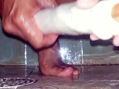 Single man’s intimate solo delight