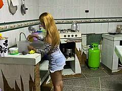 while my hermanastra washes dishes, i crave her