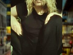 blonde cougar's seductive vibe