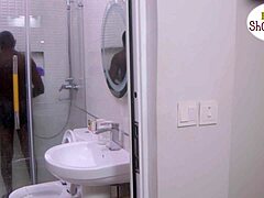 Madam’s gateman fucks her to endless squirts