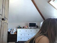 Alluring cam girl teases with stunning curves