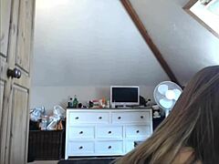 Alluring cam girl teases with stunning curves