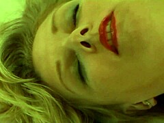what’s behind this blonde’s photoshoot and facial finish?