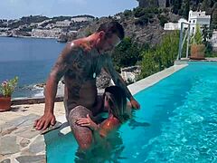 Amateur couples' bold vacation passion