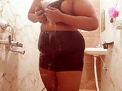 Manipuri indian girl’s tempting moves in private video
