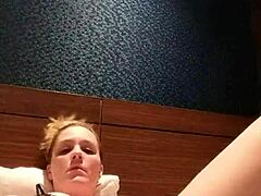 Amateur pawg milf cums playing with pussy