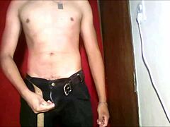 Gay dude jerks off in raw session