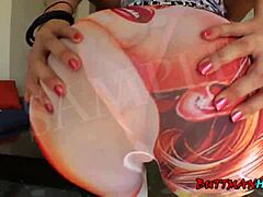 Susie’s curves feel a bold man’s grip