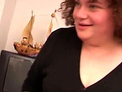 NURSE GIVES HOSPITAL ORAL CARE