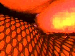 Amateur girl’s steamy pillow fun
