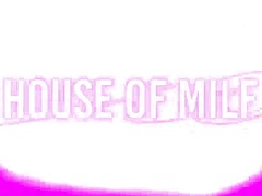 Dirty MILF captivates solo moves