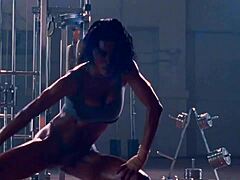Taylor's seductive dance steals hearts